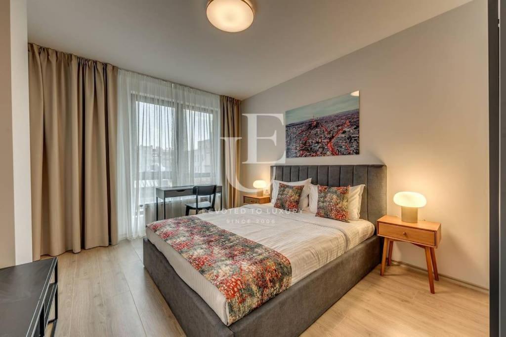 סופיה New York: A Spacious Modern Apartment With Parking מראה חיצוני תמונה