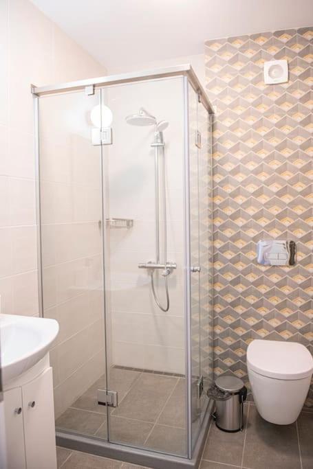 סופיה New York: A Spacious Modern Apartment With Parking מראה חיצוני תמונה