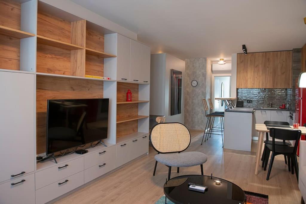סופיה New York: A Spacious Modern Apartment With Parking מראה חיצוני תמונה