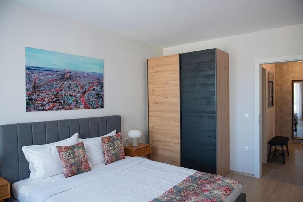 סופיה New York: A Spacious Modern Apartment With Parking מראה חיצוני תמונה